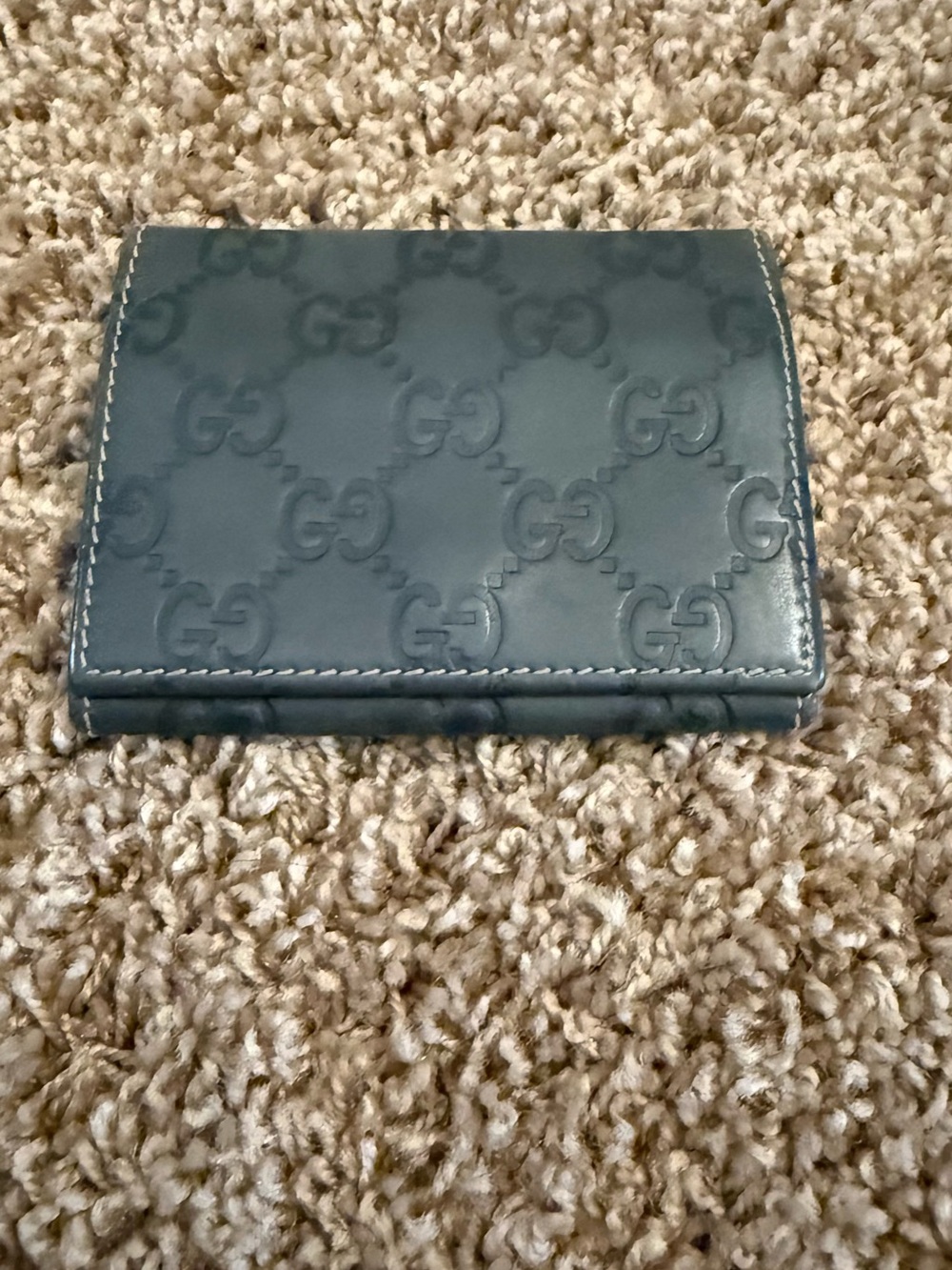Gucci Embossed Logo Card Holder/coin case in Black/Dark Grey
